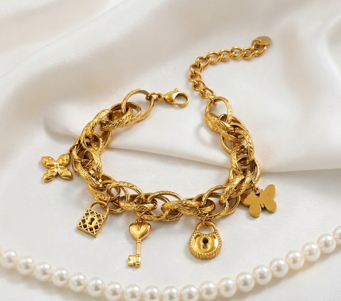 Bracelet avec plusieurs pendentif