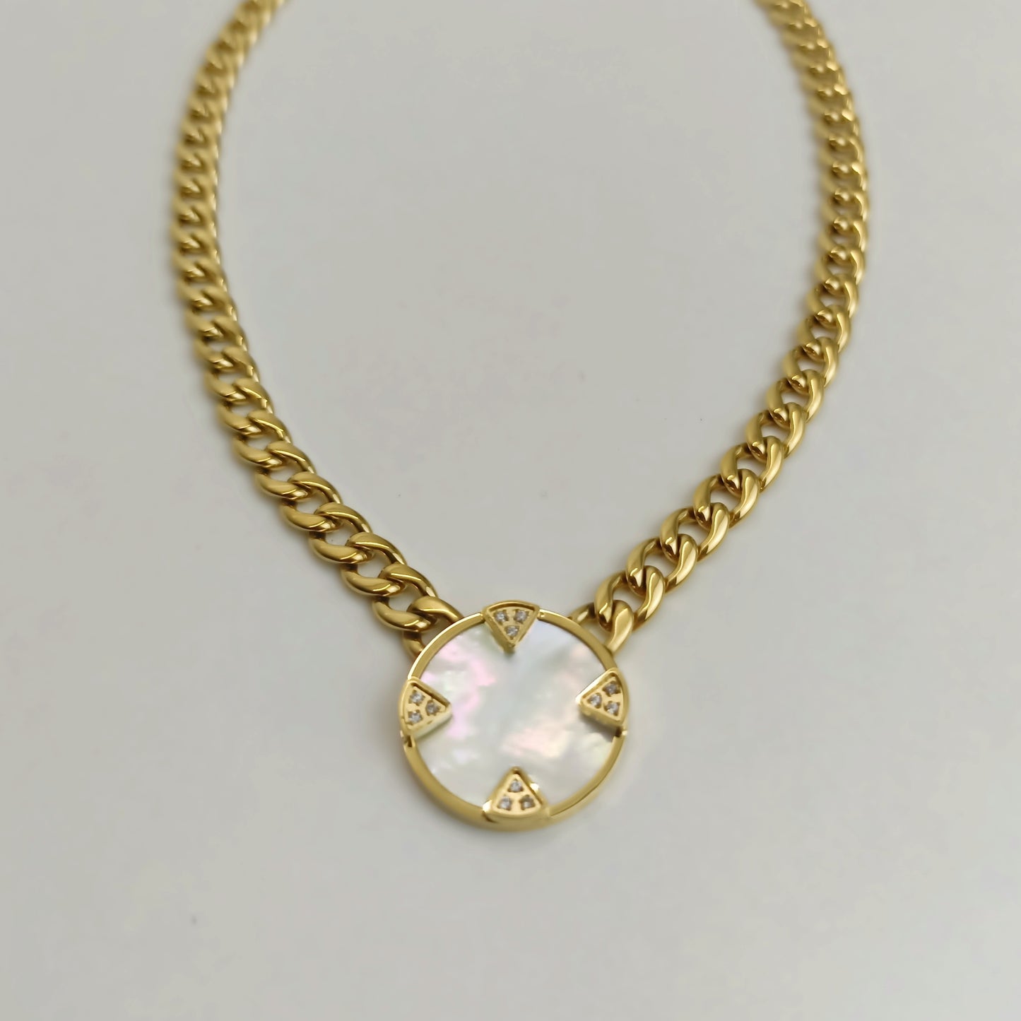 Load image into Gallery viewer, Soraya necklace with rhinestones
